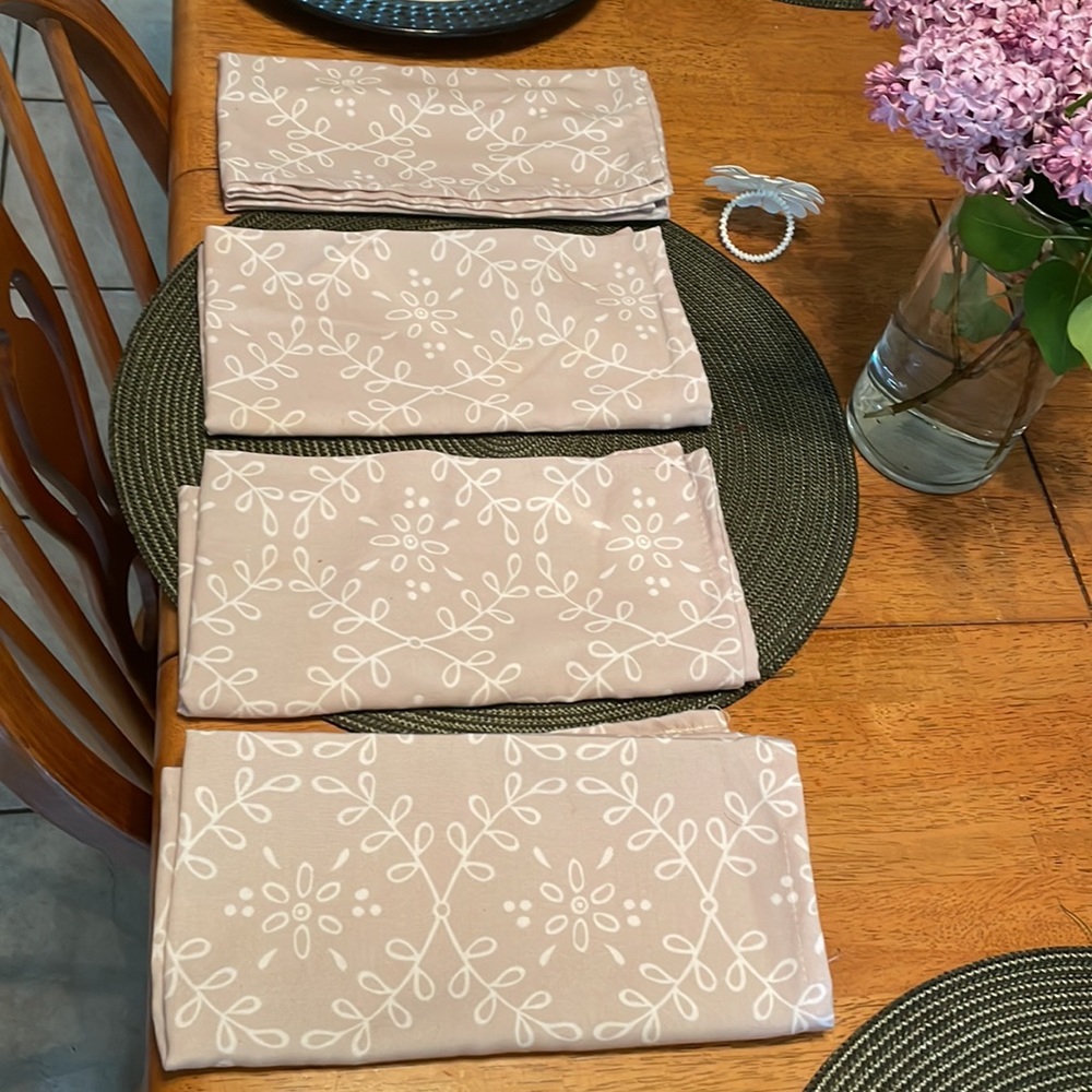 Food Network napkins and extra placemats
